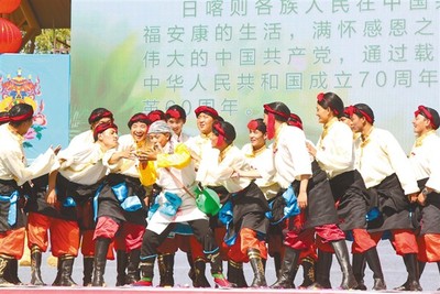 日喀则市第十七届珠峰文化旅游节隆重开幕